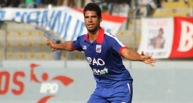 El delantero peruano Miguel Ángel Curiel llega a jugar a Santiago Morning.