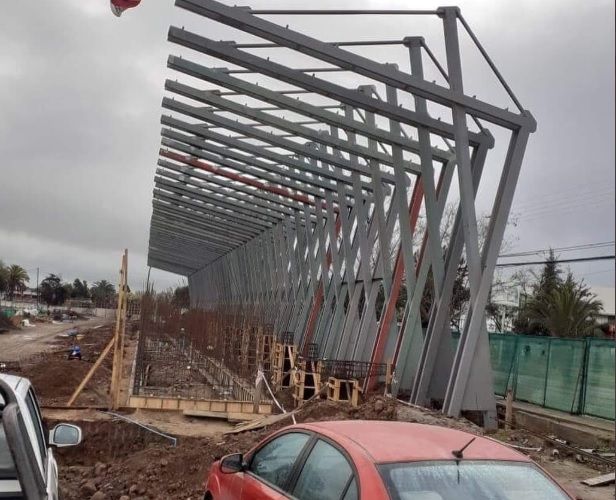 José Luis Cabión se la juega para concluir remodelación de abandonado estadio del fútbol chileno