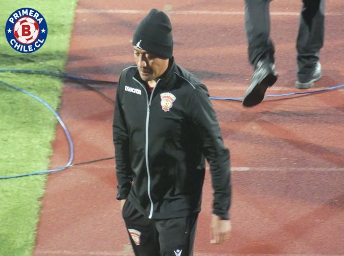 Rodrigo Meléndez aclaró su situación en Deportes Linares y descartó que hubiese solicitado un permiso especial para ausentarse de las prácticas del conjunto albirrojo, la grata revelación del torneo de Segunda División. Tras su paso por Cobreloa, Rodrigo Meléndez volvería a dirigir, ahora a Deportes Iberia.