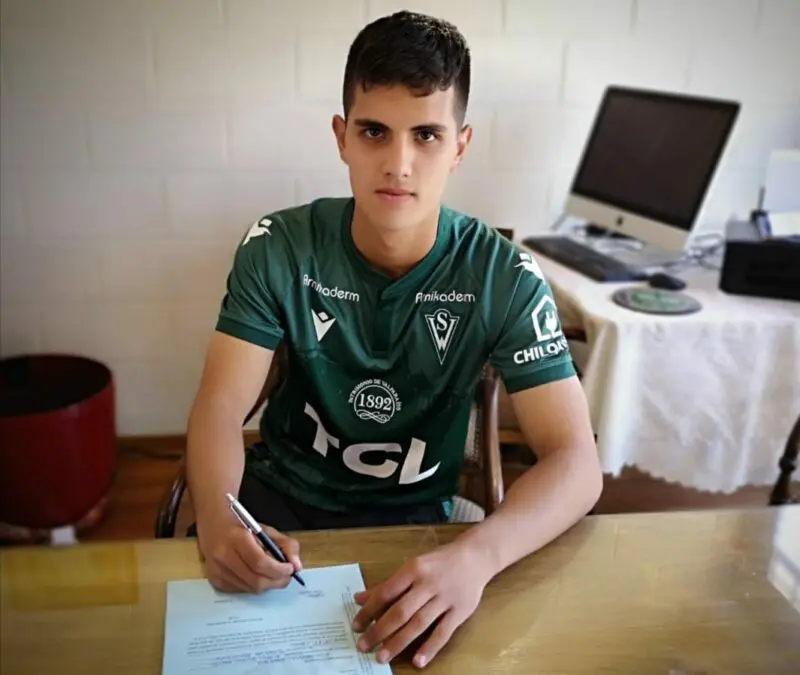 Rodrigo Reinoso primer contrato por Wanderers