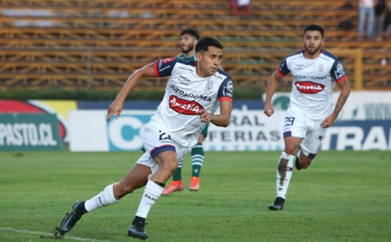 A la heroica: Melipilla le ganó a Wanderers 2 a 0 con nueve jugadores