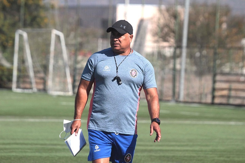 Primer técnico caído en Segunda División: Miguel Riffo dejó de ser entrenador de Deportes Limache