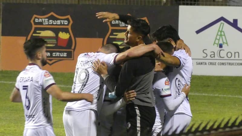 Deportes Santa Cruz recibe a Santiago Wanderers en el inicio de la fecha 17 de la Primera B.