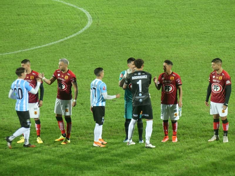 Rangers y Magallanes: hasta un Oso Polar llegó a ver el partido