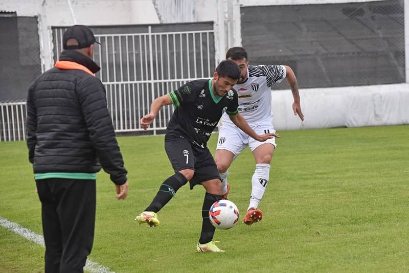 Nicolás Millán, el futbolista más joven en debutar en primera división, planea su regreso a Chile