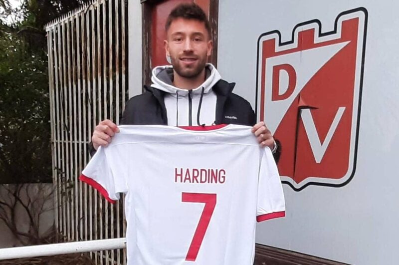 Gabriel Harding presentado con Deportes Valdivia. Segunda división 2022 julio.