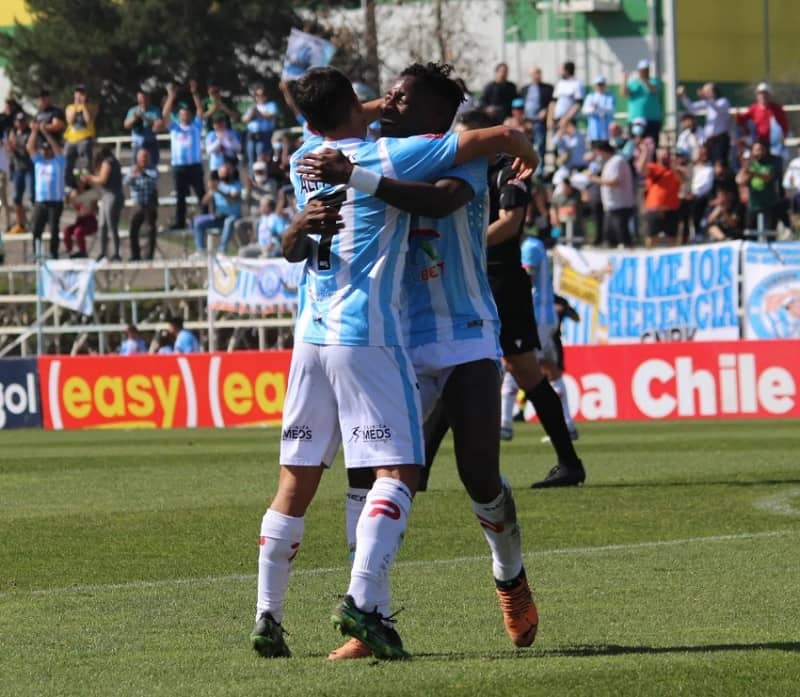 Eduardo, el "Toto" Berizzo presenció la goleada de Magallanes sobre la UDEC en Copa Chile