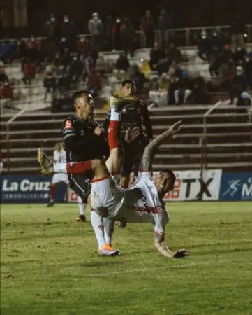 Jean Paul Pineda ejecutando una chilena parte 2. 1B 2022 julio En San Felipe vs Copiapo.