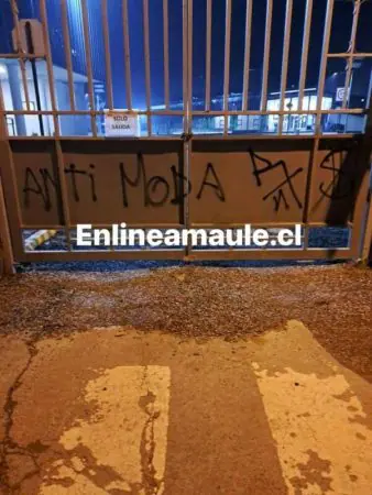 Rayados de hinchas de Rangers en contra del superclasico parte 2