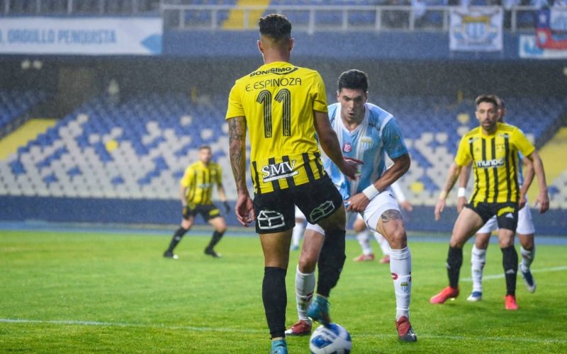 Cobreloa lo mira de reojo, Magallanes empató en el final contra Arturo Fernández Vial en el Ester Roa. 1B 2022 septiembre