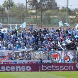 Magallanes lanzó una promoción imperdible para sus hinchas, en medio de un complejo momento deportivo. De cara al decisivo duelo frente a Cobreloa, el club anunció que las entradas para la galería costarán solo $1.000 pesos, buscando llenar el estadio y hacer sentir el aliento de la “Academia” en San Bernardo. 5 mil entradas dispuso Deportes Recoleta para la hinchada de Magallanes.