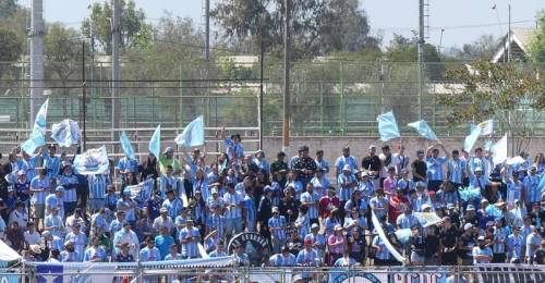 Magallanes lanzó una promoción imperdible para sus hinchas, en medio de un complejo momento deportivo. De cara al decisivo duelo frente a Cobreloa, el club anunció que las entradas para la galería costarán solo $1.000 pesos, buscando llenar el estadio y hacer sentir el aliento de la “Academia” en San Bernardo. 5 mil entradas dispuso Deportes Recoleta para la hinchada de Magallanes.