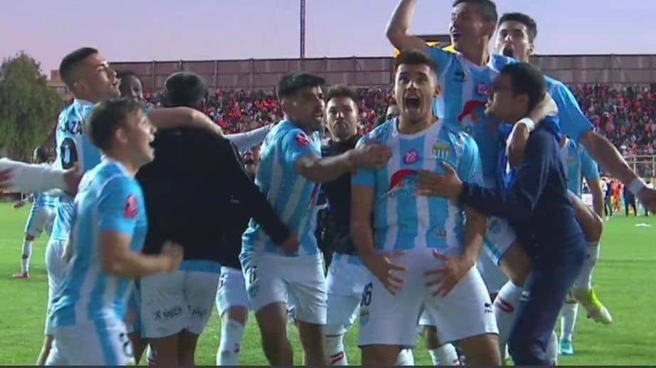 Jugador de Magallanes provocó indignación en la hinchada de Cobreloa por un gesto en puntual, lo que les hizo recordar la sanción recibida a Maturana. 1B 2022 octubre