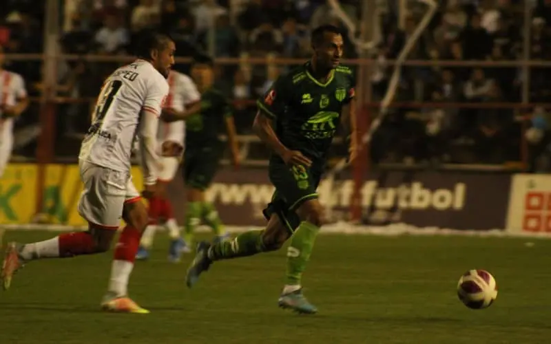Magallanes goleó a San Felipe y recuperó el liderato del torneo de la Primera B