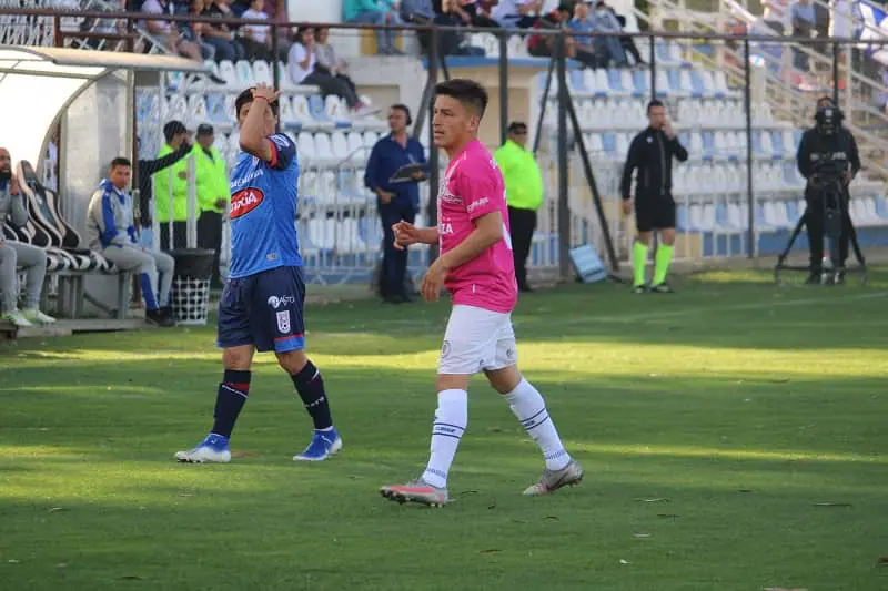 Hernán Albano Becica es uno de los jugadores que mantiene contrato vigente en Deportes Santa Cruz