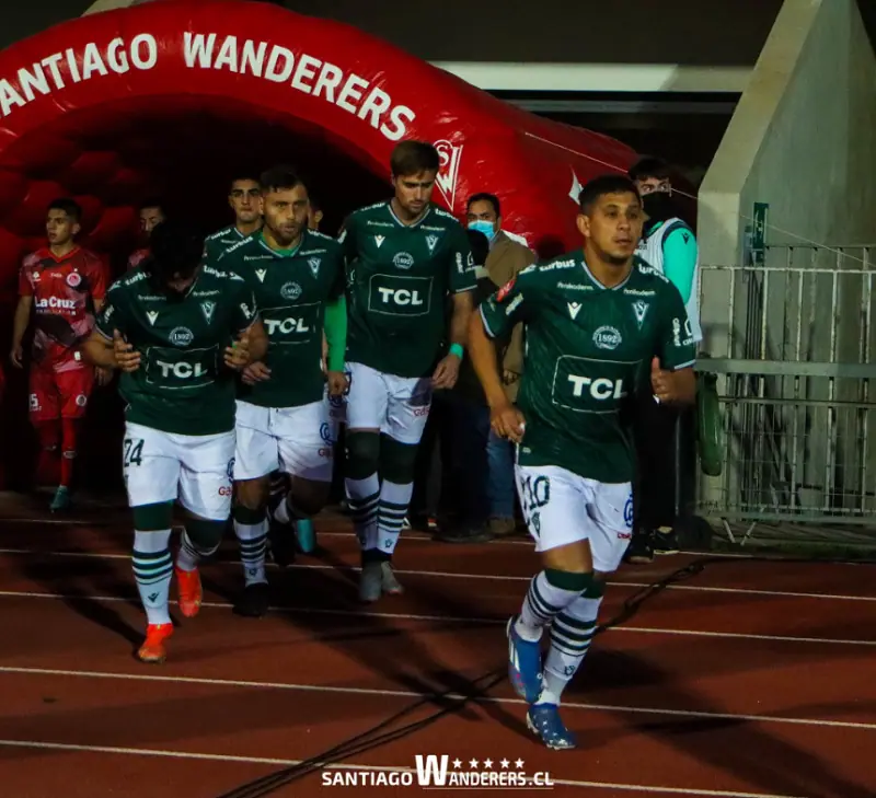 Santiago Wanderers podría remecer el mercado de la Primera B