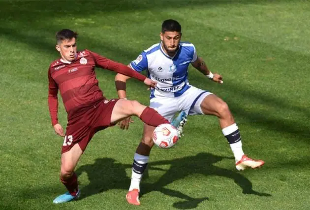 Dos jugadores de La Serena emprenden rumbo a la Primera División. (Foto de Leandro Díaz en Serena y Tobías Figueroa en Antofagasta).