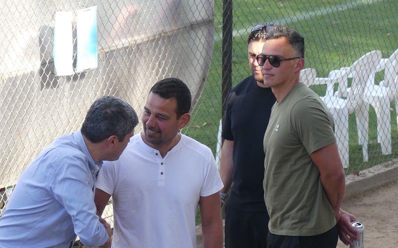 Cayó otro entrenador en el fútbol chileno en una semana marcada por movimientos en las bancas. En Deportes Santa Cruz se confirmó la llegada de John Armijo en lugar de Felipe Núñez, mientras que Deportes La Serena sorprendió al prescindir de los servicios de Erwin Durán, DT campeón de la Primera B 2024 con los granates. Su reemplazante ya está listo. Claudio Rojas es el principal candidato a la banca de Deportes Concepción