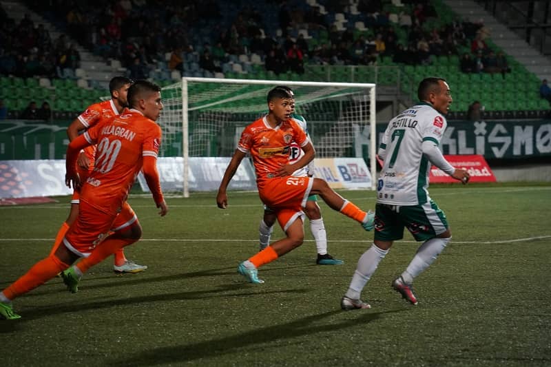 Deportes Puerto Montt y Cobreloa igualaron sin goles en el sur