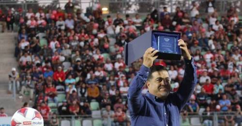 El técnico de los ascensos de Deportes Copiapó a Primera B, Gerardo Silva, fue homenajeado por el club atacameño