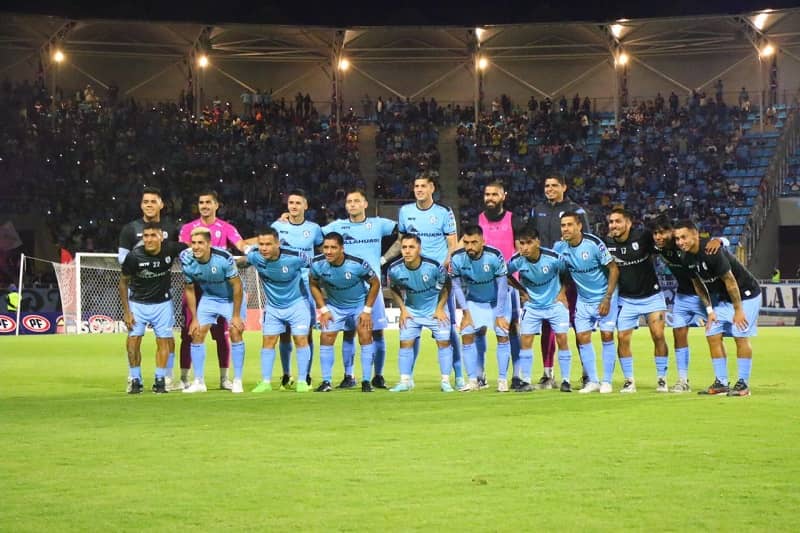 Iquique dio cátedra de apoyo a su equipo y colores