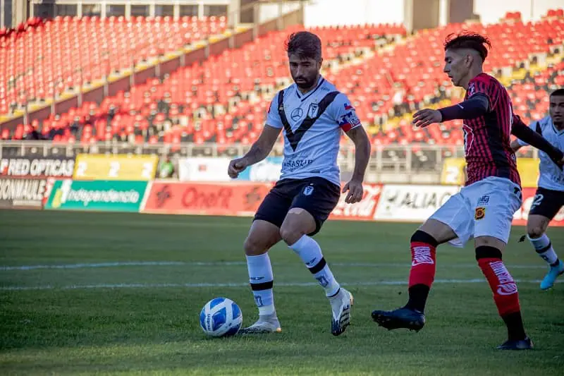 Óscar Ortega lleva más de un año esperando por su nacionalización.