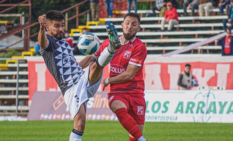 Deportes Limache se consolida como líder de la Segunda División.