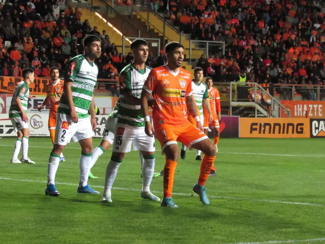 Cobreloa y Deportes Temuco quieren a Franco Lobos, delantero de la U.