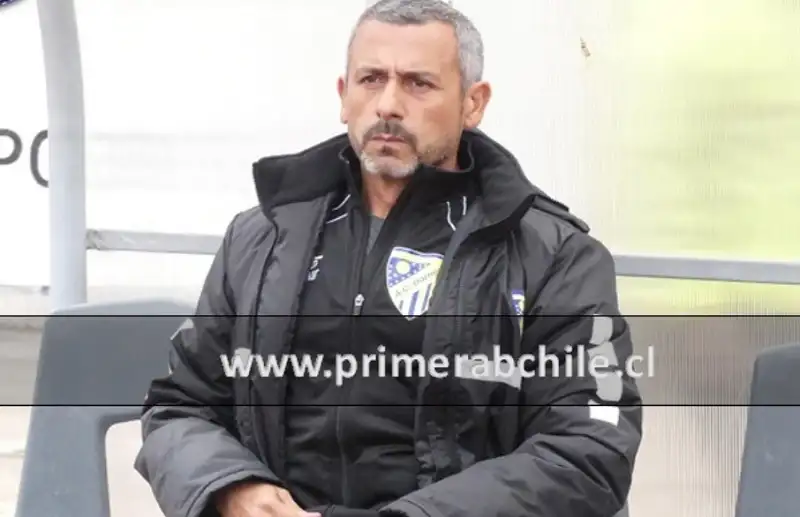 Hernán Peña sería el nuevo director técnico de Deportes Santa Cruz tras la salida de Fabián Marzuca.