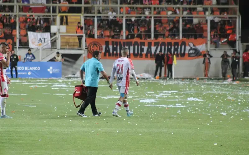 Deportes Copiapó ve partir a uno de sus históricos del ascenso a Primera División Marco Medel seguirá en Deportes Copiapó pese al interés de Deportes Puerto Montt.