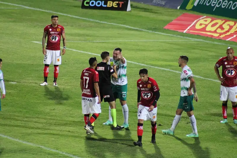 Matías Donoso alista su regreso al fútbol de Primera B, específicamente a Universidad de Concepción.