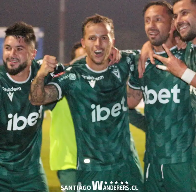 Un gran resultado cosechó Santiago Wanderers en el inicio de la segunda rueda: derrotó 2 a 1 a Deportes Santa Cruz.