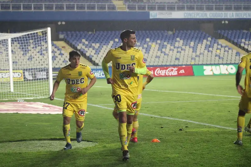 Yashir Islame Pinto deja Universidad de Concepción y parte al fútbol de Tailandia.