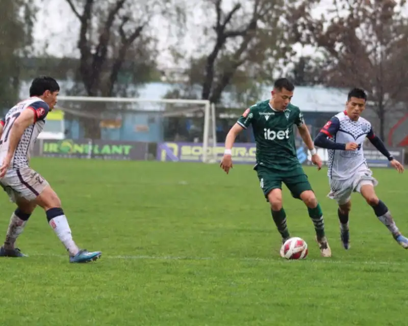 Deportes Recoleta derrotó a Santiago Wanderers, fecha 19, Primera B. 4-1.