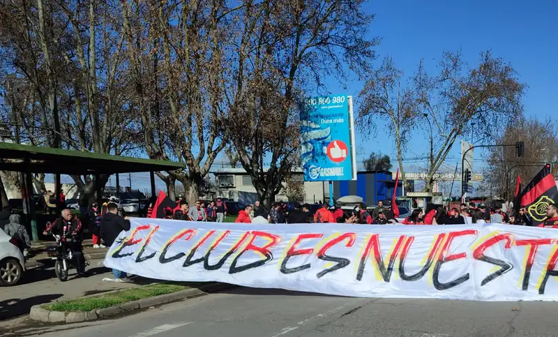 La protesta de hinchas de Rangers de Talca contra la SADP que controla al club