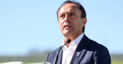 Ministro del Deporte salió al paso de los problemas en los baños del Estadio Nacional Cambios fundamentales en la estructura del fútbol chileno anuncia el Ministro del Deportes Jaime Pizarro.