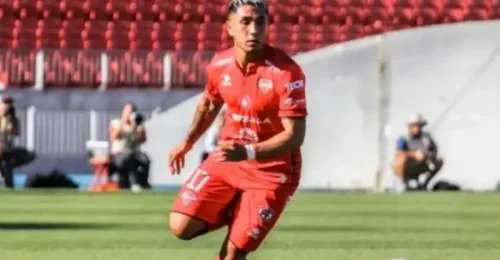 Deportes Temuco descartó a un campeón en Primera B como refuerzo para el 2025. En el "pije" se estaba probando el defensa central Nozomi Kimura, quien buscaba convencer al director técnico Mario Salas, para formar parte del plantel albiverde durante la campaña que comenzará el fin de semana del 22 y 23 de febrero. El defensa central Nozomi Kimura dejará Ñublense