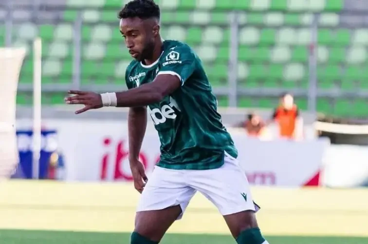 El delantero Víctor Campos tiene nuevo equipo en el fútbol chileno. El exjugador de San Luis, Rangers y Santiago Wanderers fue anunciado como nuevo refuerzo de San Antonio Unido, equipo que compite en la Segunda División del país. La información fue revelada por la cuenta Hinchas SAU, que además confirmó que el zaguero Darko Fiamengo seguirá en el club. Víctor Campos deja Wanderers para ir a Rangers de Talca.