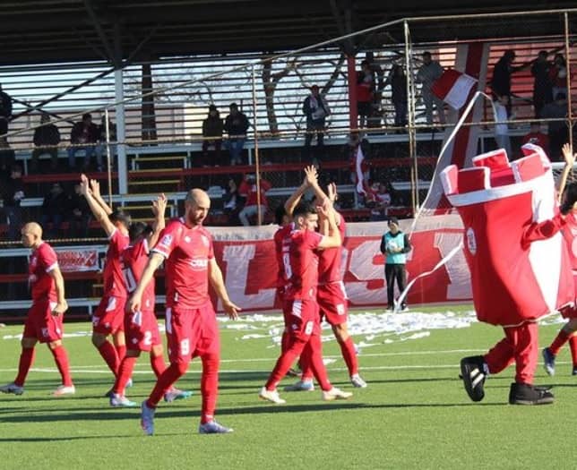 Deportes Valdivia se pone al día con sus sueldos en medios de crisis financiera.