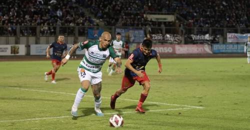 Los equipos que vuelven a tener opciones de liguilla tras nuevo castigo a Barnechea San Marcos de Arica cayó ante Deportes Temuco como local, fecha 24 Primera B 2023.