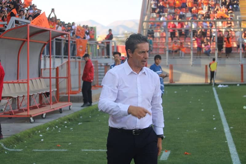 Héctor Almandoz dejaría la dirección técnica de Deportes Copiapó. 