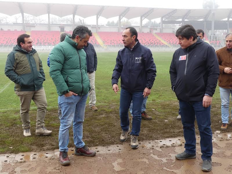 El Ministro del Deporte, Jaime Pizarro, inspeccionó el Estadio Fiscal de Talca, tras la inundación que sufrió el reducto deportivo.