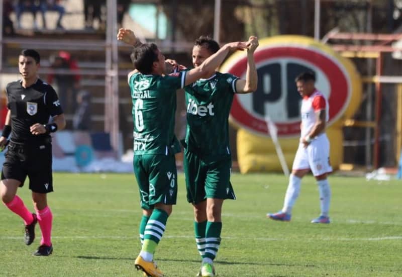 Santiago Wanderers arremete en la tabla de posiciones de la Primera B.