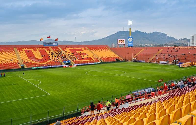 Santiago Wanderers jugaría de local en el Estadio Santa Laura.