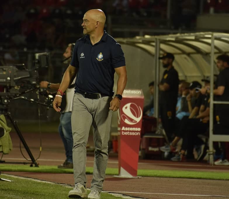 El director técnico de Deportes Antofagasta, cuadro líder de la Primera B, mantiene la mesura pese a que podría conseguir el retorno inmediato de los "pumas" a Primera División.