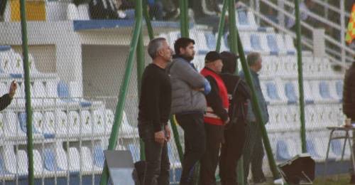 Deportes Santa Cruz tendría que buscar entrenador de emergencia Hernán Peña, DT de Deportes Santa Cruz.