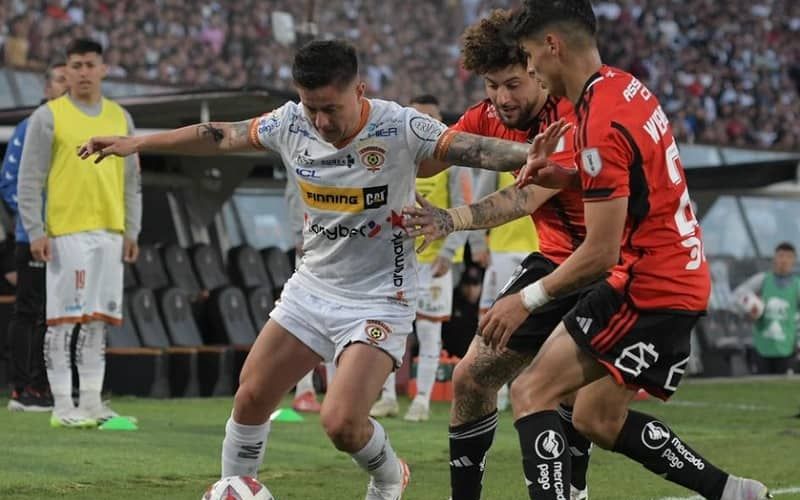 Se cayó un posible amistoso entre Cobreloa y Colo Colo Cobreloa cayó en las semifinales de la Copa Chile ante Colo Colo.