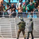El regreso de Carabineros a los estadios del fútbol chileno podría estar cerca. Tras el fracaso del Plan Estadio Seguro, programa cuyo fin fue anunciado hoy por el Gobierno, el diputado Daniel Manouchehri junto a la diputada Daniela Cicardini, anunciaron la presentación de un proyecto de ley para el retorno de la policía uniformada. Podría haber castigo a la hinchada de Santiago Wanderers por incidentes en Iquique.