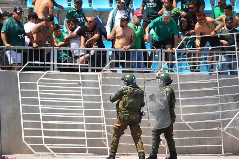 Podría haber castigo a la hinchada de Santiago Wanderers por incidentes en Iquique.