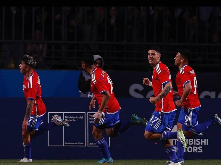 Con gol de Maximiliano Guerrero, la Roja derrotó a México en el arranque de los Juegos Panamericanos.